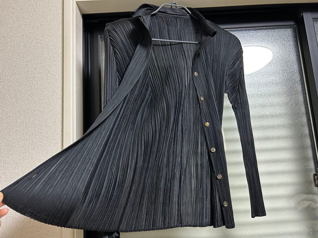 イッセイミヤケブラックプリーツ長袖シャツ サイズ3