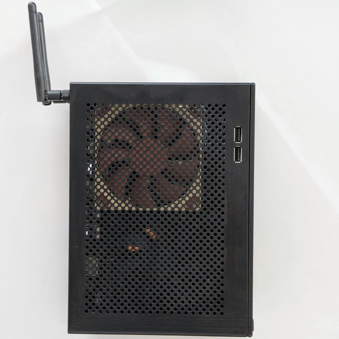 超小型ゲーミングデスクトップPCのカスタムモデルです