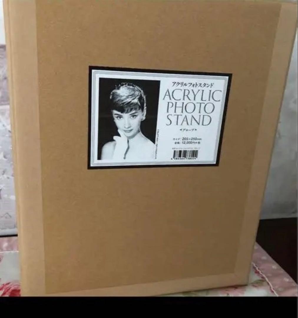 ♡オードリーヘップバーン　アクリルフォトスタンド