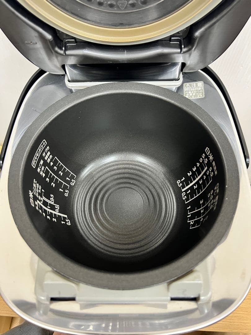 【TOSHIBA】真空圧力IH 炊飯器 RC-10VQM 1.0L 2018年製