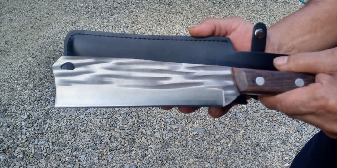 骨切り包丁 波模様鋼 20cm 木製ハンドル約６００g有ります