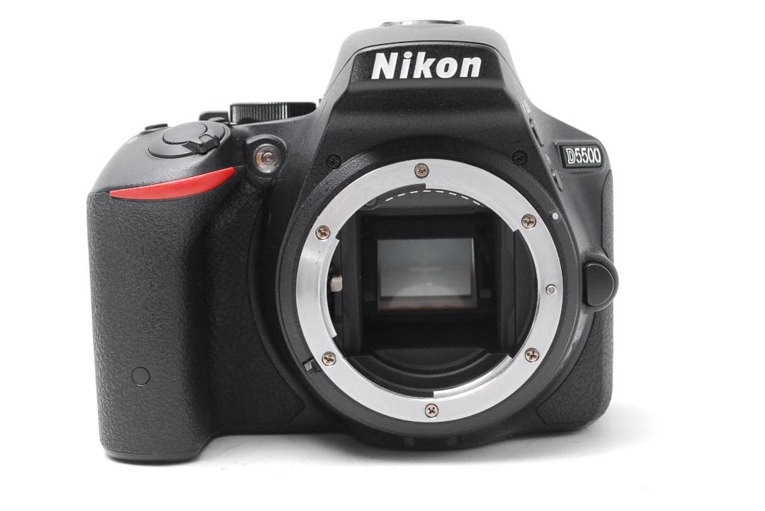 新品級ショット数　Nikon D5500　WiFI搭載　タッチパネル　スマホ転送