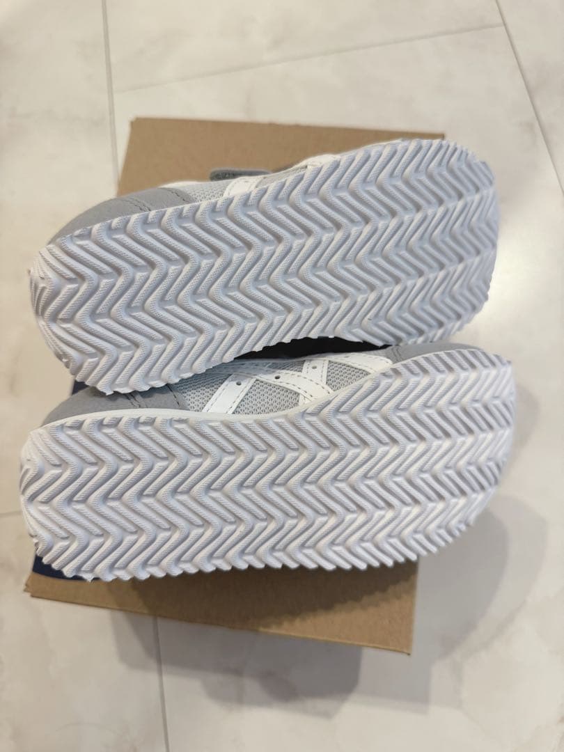 【新品】 ファミリア アシックス asics スニーカー XF