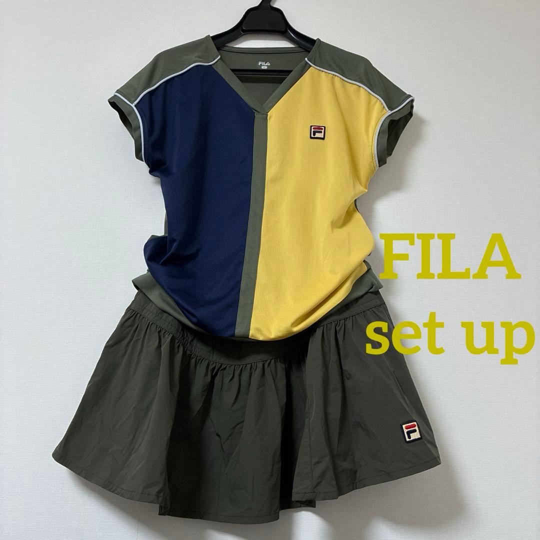 フィラ　カーキ色のセットアップ
