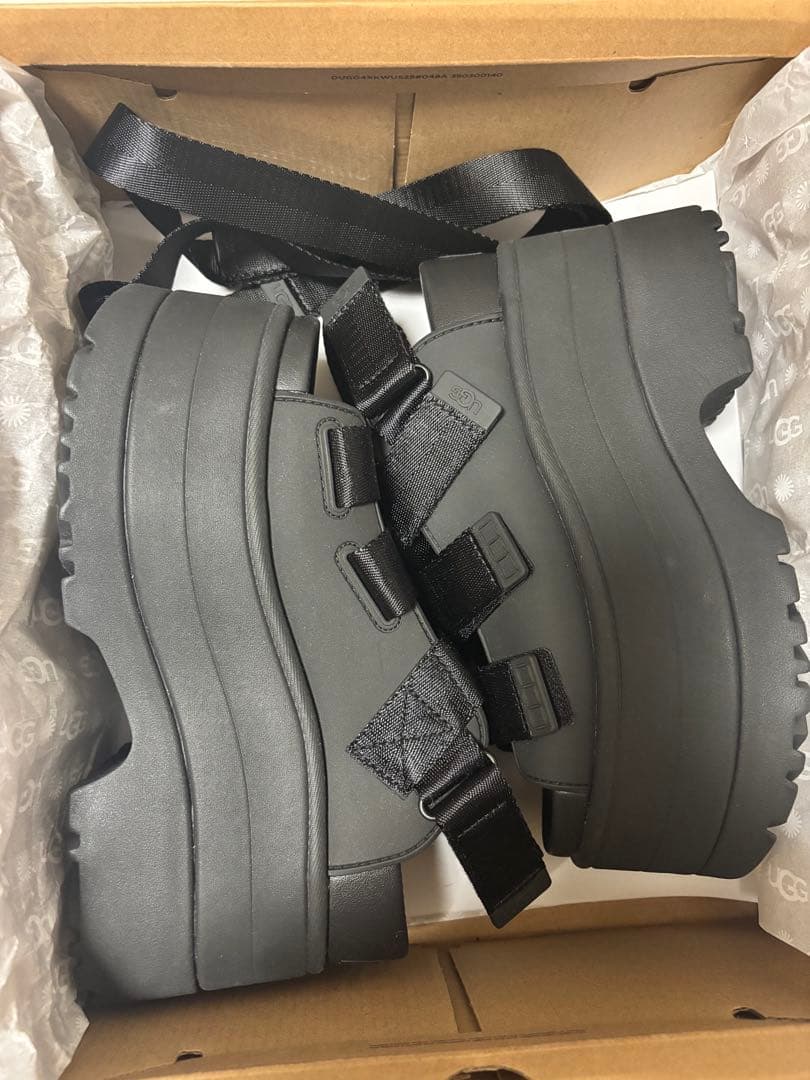 UGG W GOLDENRISE ブラック サンダル