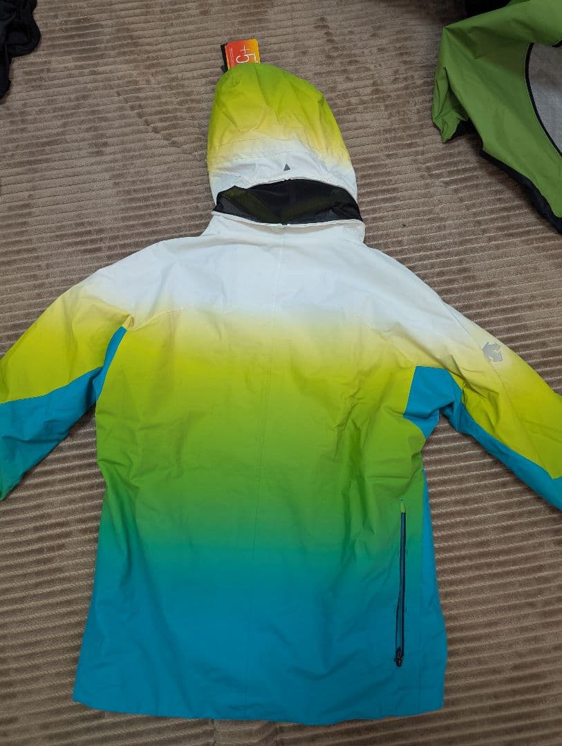 DESCENTE メンズLサイズ　スキーウェアセット（ジャケット＆パンツ）