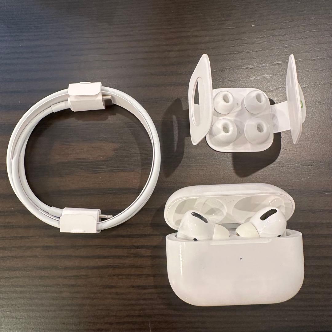 airpods pro 第2世代　Apple純正　Lightningケーブル付き