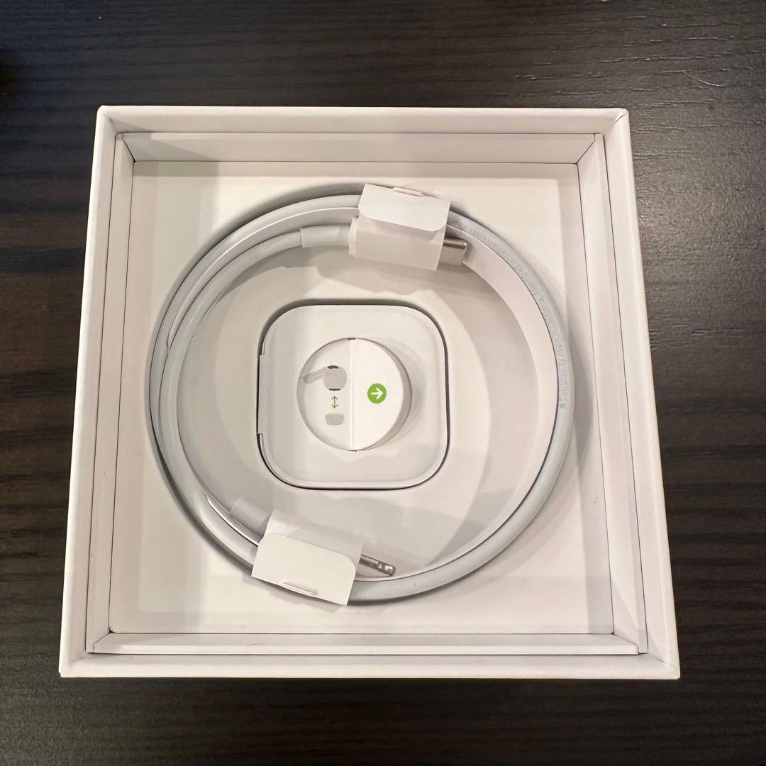 airpods pro 第2世代　Apple純正　Lightningケーブル付き