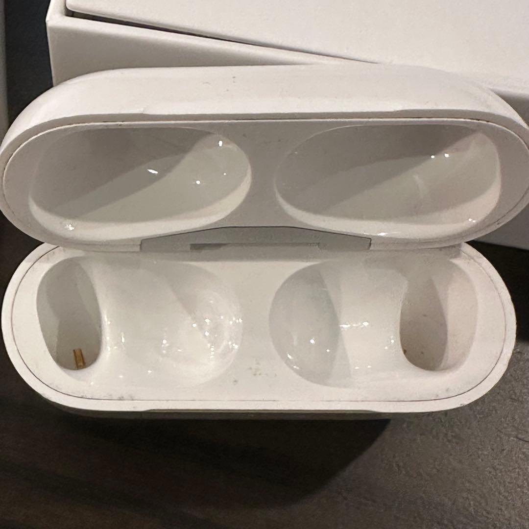 airpods pro 第2世代　Apple純正　Lightningケーブル付き