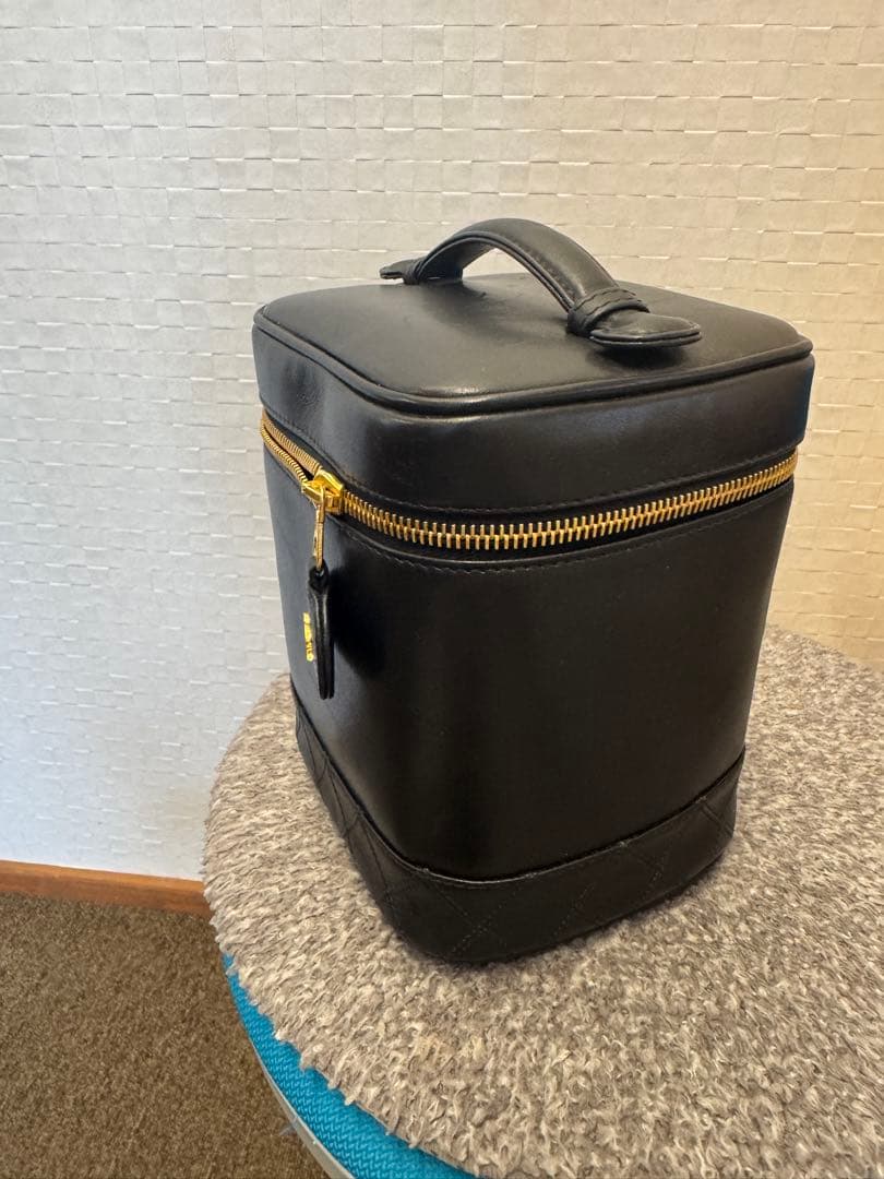 CHANEL バニティバッグ 化粧ポーチ ブラック ラムスキン 縦型