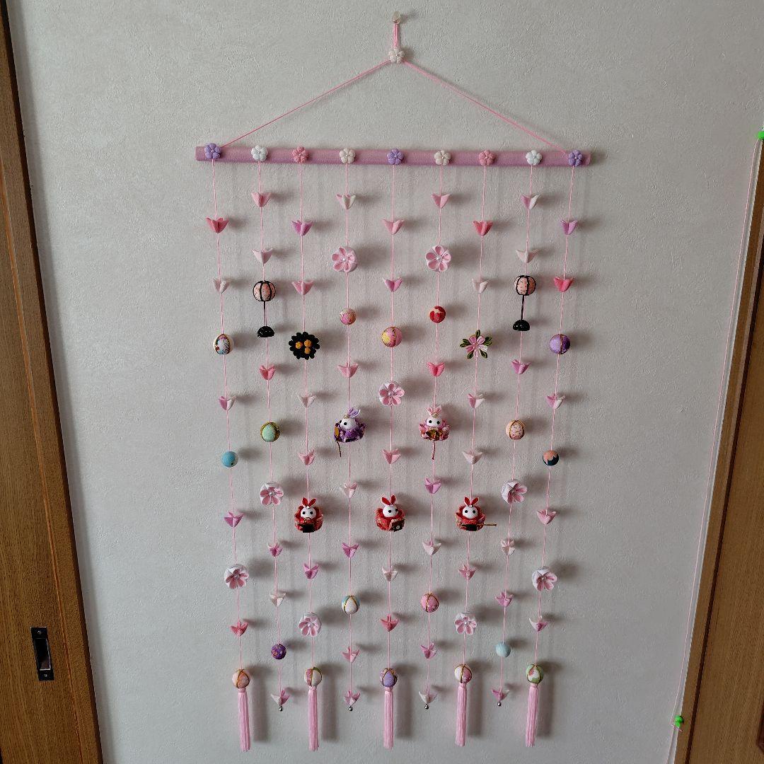 ちりめん細工　お花とまりとうさぎ雛の壁掛け下げ飾り(9下げ)