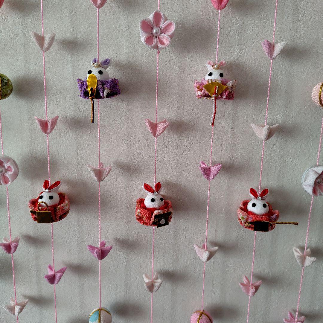 ちりめん細工　お花とまりとうさぎ雛の壁掛け下げ飾り(9下げ)