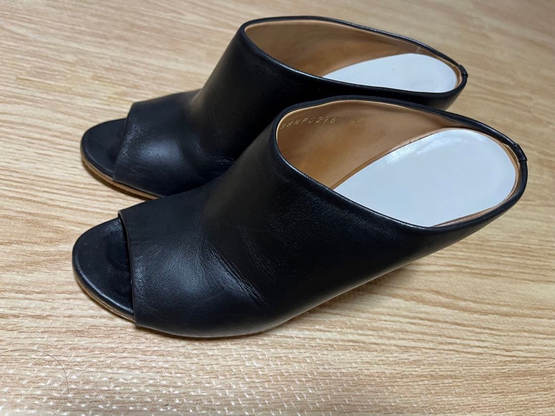 メゾンマルタンマルジェラ　黒 レザー オープントゥヒールサンダル size37