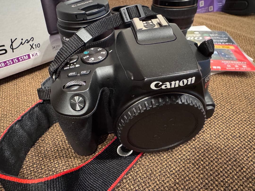 Canon EOS Kiss X10 デジタル一眼レフカメラ 単焦点レンズ付き