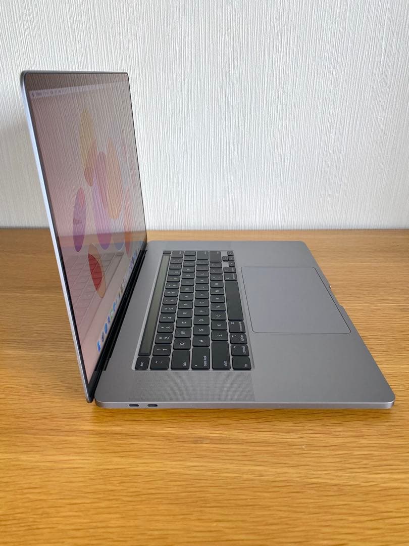 MacBook Pro 本体　美品未使用に近い　バッテリー良好　上位パソコン