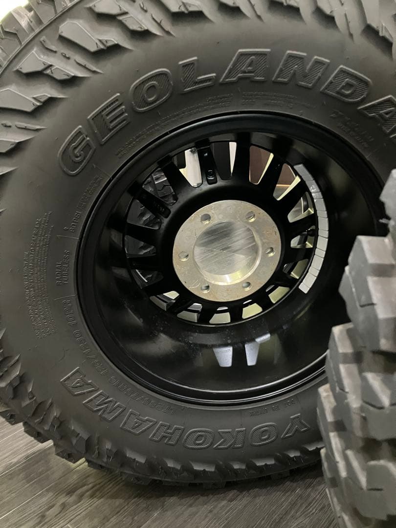 ソリッドレーシングタービンZ1 16ジオランダーMTG003 285/75R16