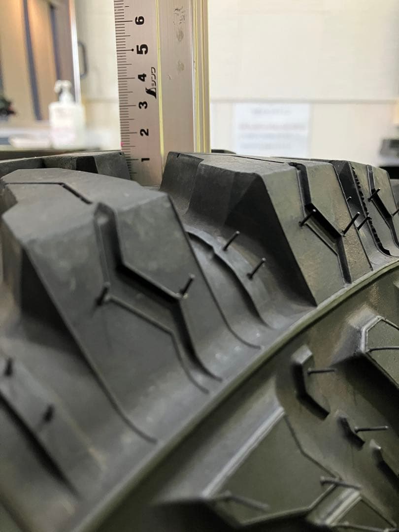 ソリッドレーシングタービンZ1 16ジオランダーMTG003 285/75R16