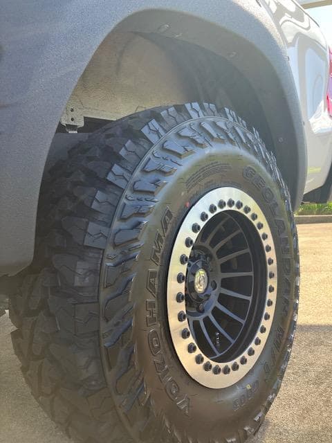 ソリッドレーシングタービンZ1 16ジオランダーMTG003 285/75R16