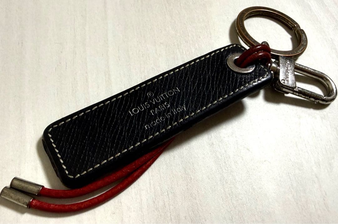 LOUIS VUITTON ☆ ブラック レザー キーリング