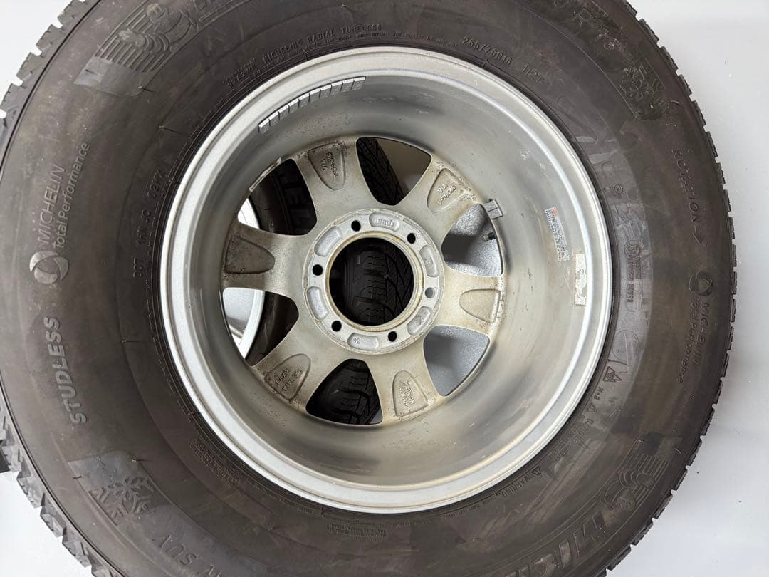 265/70R16 スタッドレスタイヤ　PCD139.7/6H.26