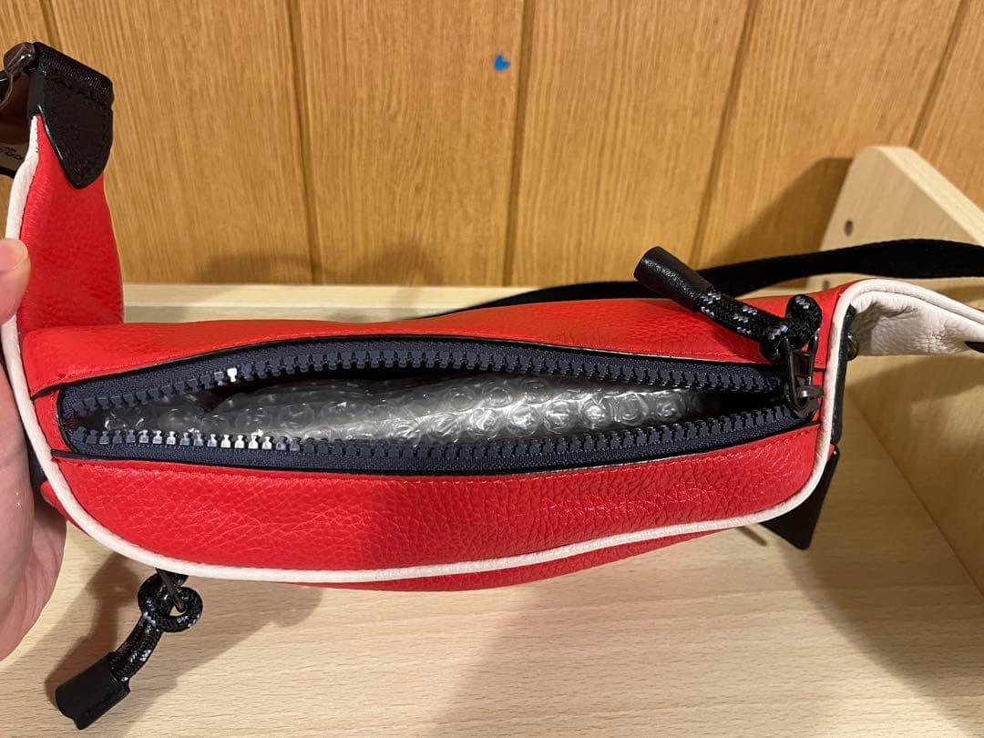 COACH(コーチ) レッド ディズニー レザー ボディーバッグ 正規品限定品