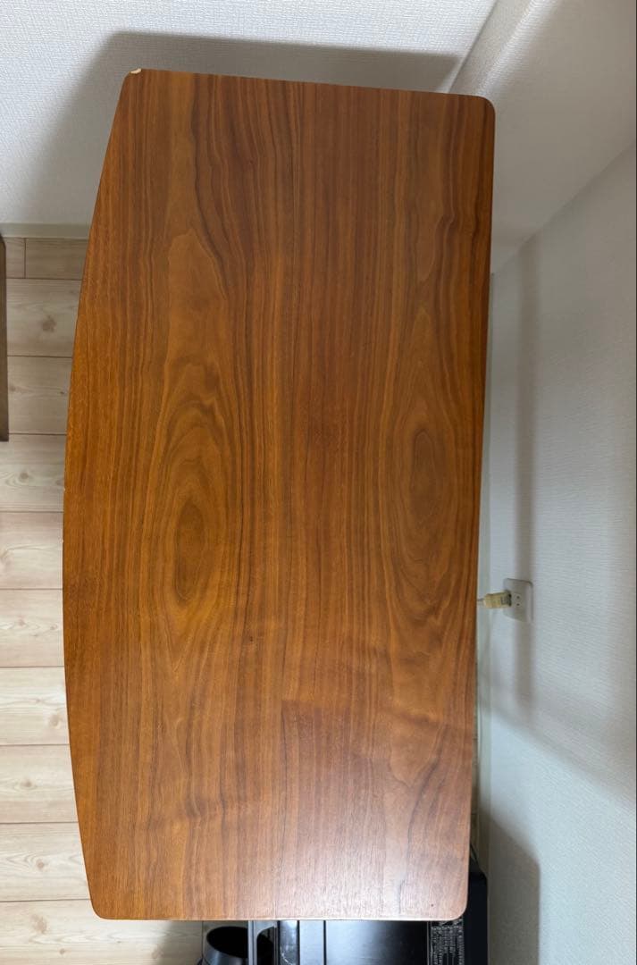 北欧風　シンプルな木製デスク