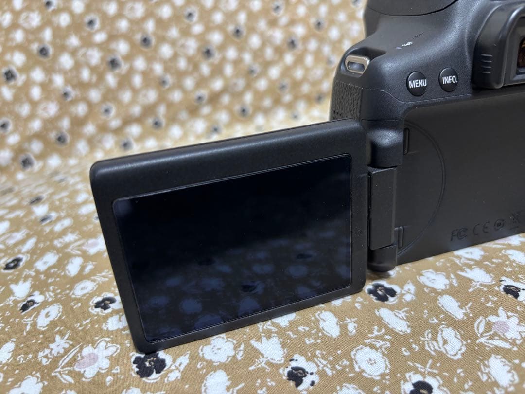 Canon EOS Kiss X8i (W)﻿ダブルレンズセット 一眼レフカメラ