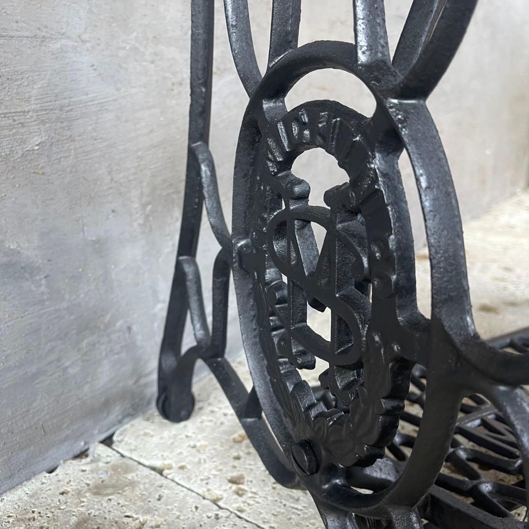 アンティークミシン脚テーブル　【MISHIN 】足踏みミシン　網目　レトロ雑貨