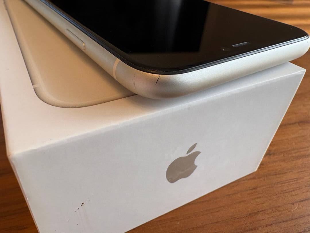 Apple iPhone 11 ホワイト本体128GB SIMフリー