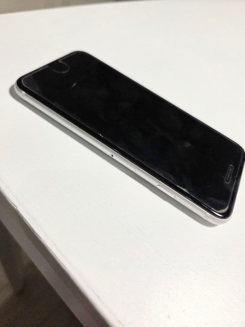 Apple iPhone SE2 128GB 本体