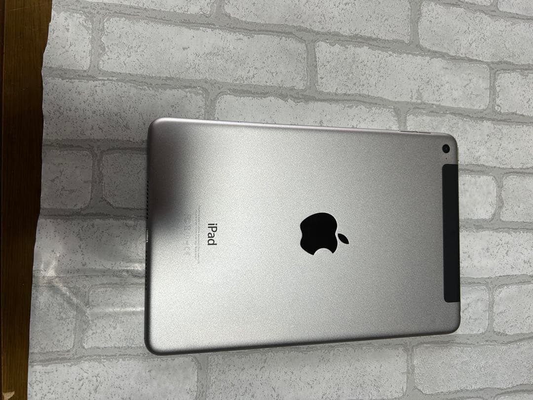 p*s様 Apple iPad mini 4 モデル A1550　32GB