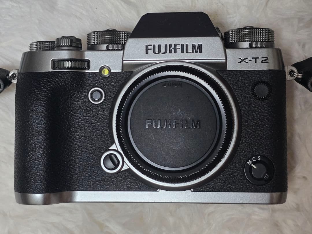 Fujifilm X-T2 ミラーレスカメラ レンズ2つ付