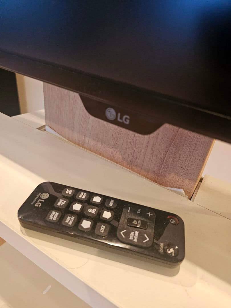 【中古】LG モニター ディスプレイ 43UN700-B 42.5インチ/4K