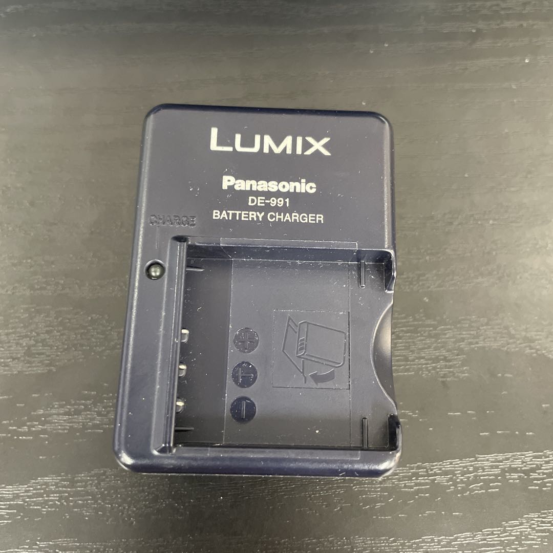 Panasonic LUMIX FX7 コンパクトデジタルカメラ