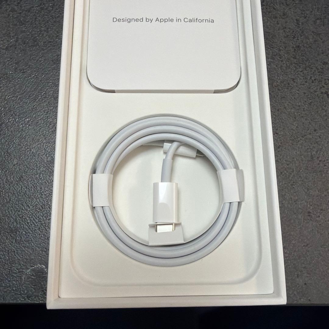 Apple iPhone 13 ブラック 本体 充電ケーブル付