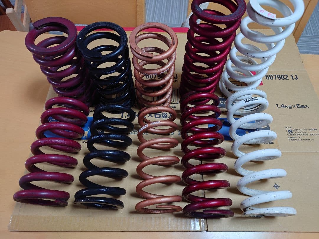 jzx100 アラゴスタ　車高調　写真のどれかのバネに変更します