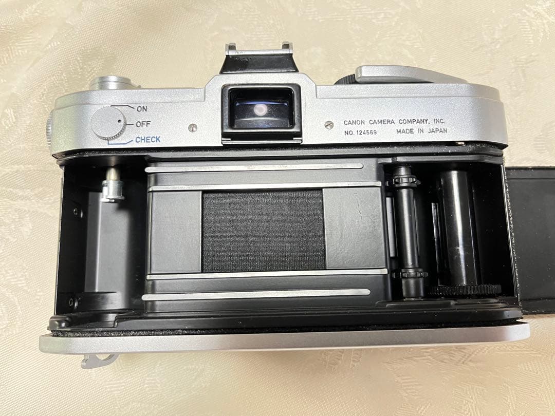 キャノンFX　レンズ開放F1.4でのみ使用可能　ボケの美しい　明るいレンズ