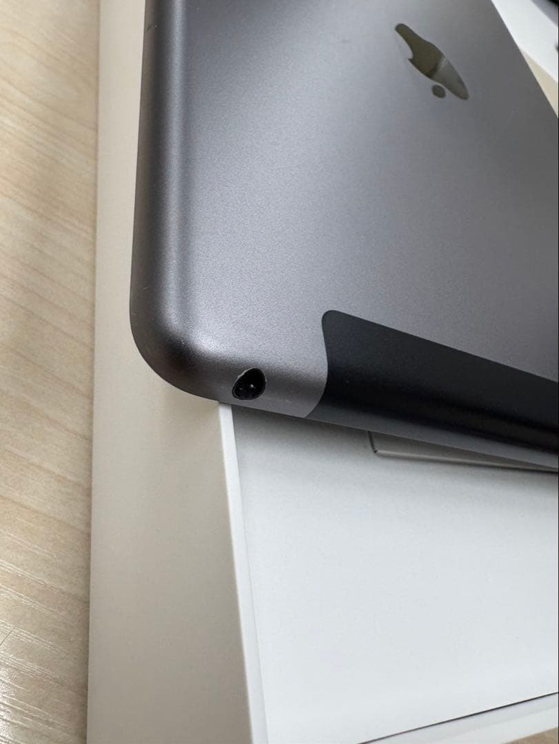 iPad 第9世代 256GB スペースグレイ MK4E3J／ドコモ解除SIM