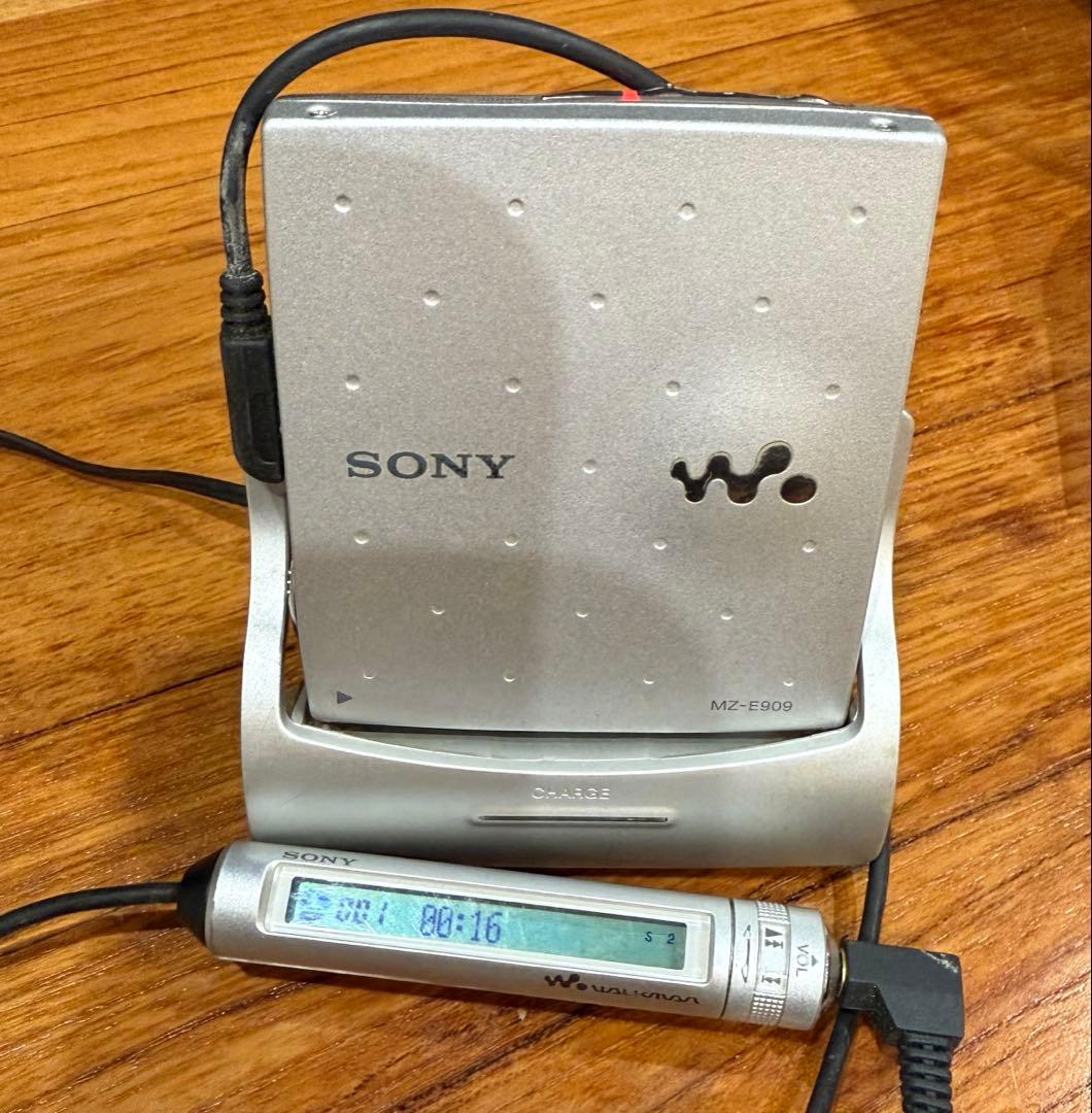SONY ポータブルミニディスクプレーヤー MZ-E909　動作品