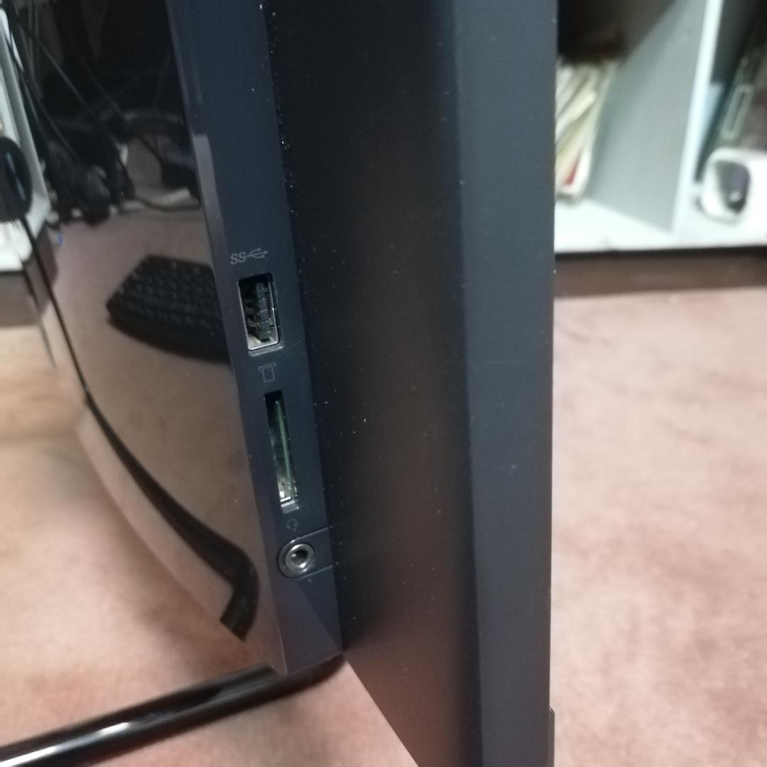 レノボ 超狭枠24インチ　第8世代Core-i5　8G/SSD512+HDD1T