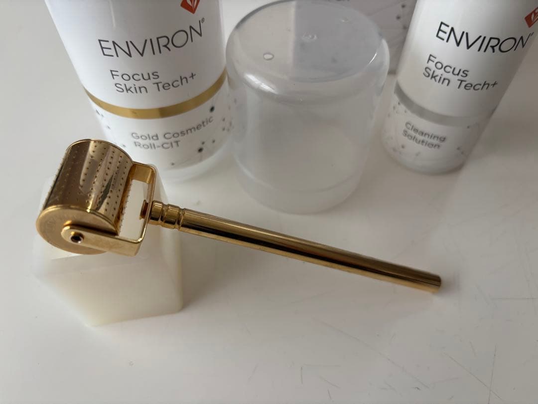ENVIORN Focus Skin Tech+ ゴールドコスメティックローラー