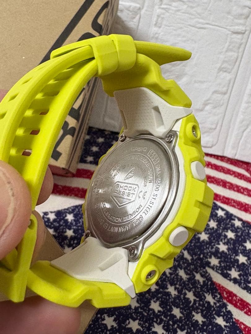 ٩( ᐛ )و試着のみ☆G-SHOCKイエロー☆GMA-b800٩( ᐛ )و