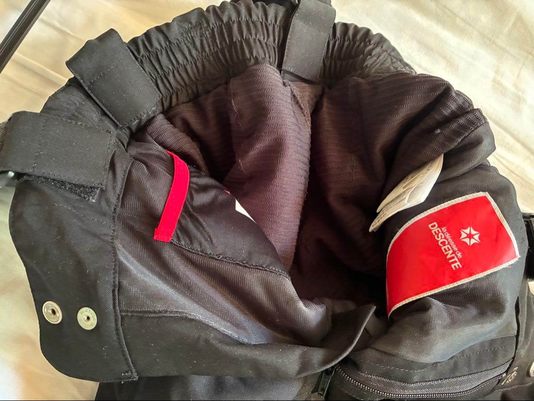 美品 デサント タフタ高機能スキーパンツ7号152〜158cm 58〜69cm