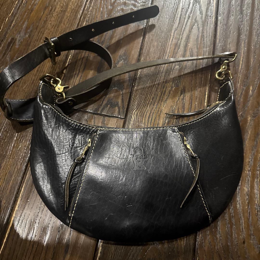 サンダスト　LUNA　レザーショルダーバッグ