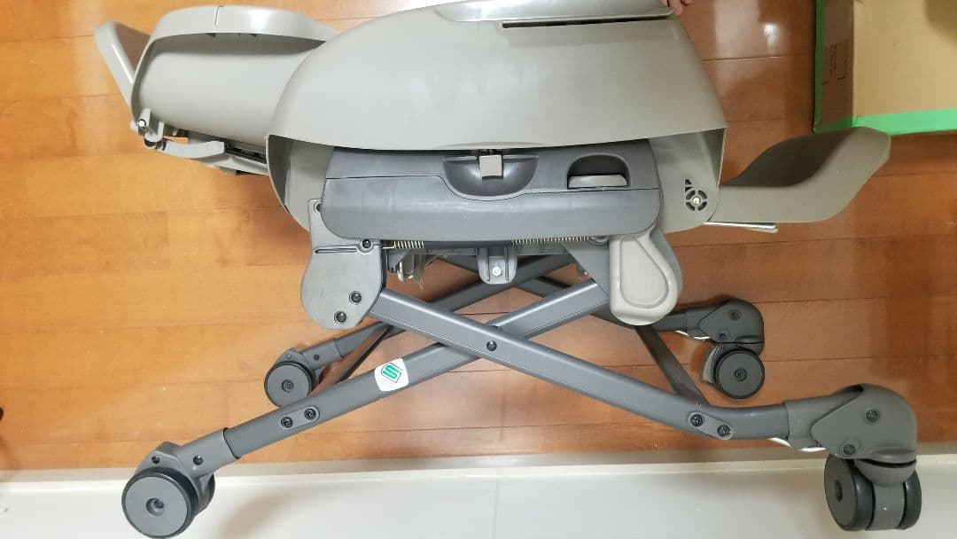 （送料込）コンビ ネムリラ 4キャス 手動 ハイローチェア