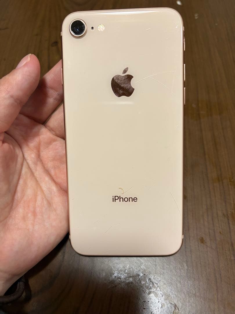 P*h様 Apple iPhone 8 ゴールド