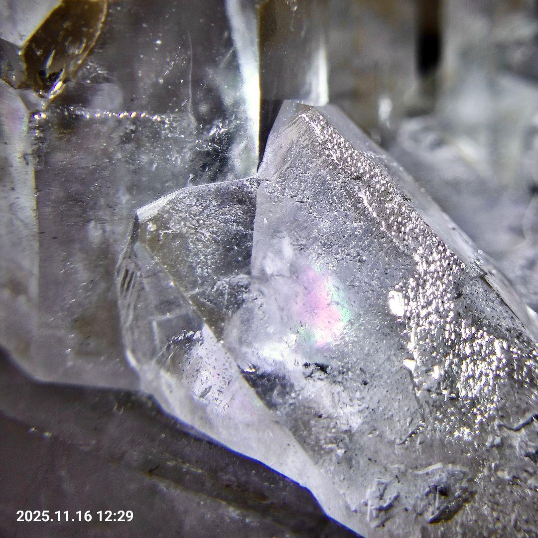 最高品質 ブラジル コリント産 水晶クラスター 159g 虹多数 グラデーション