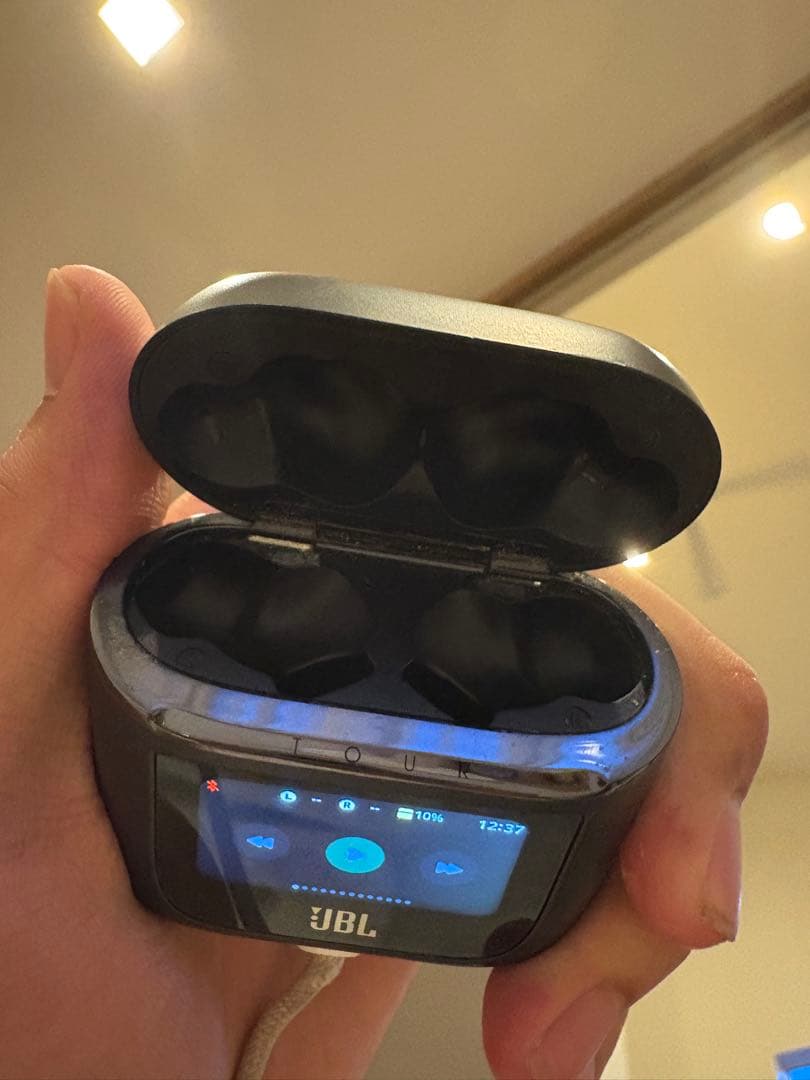 JBL イヤホンケース タッチスクリーン付き