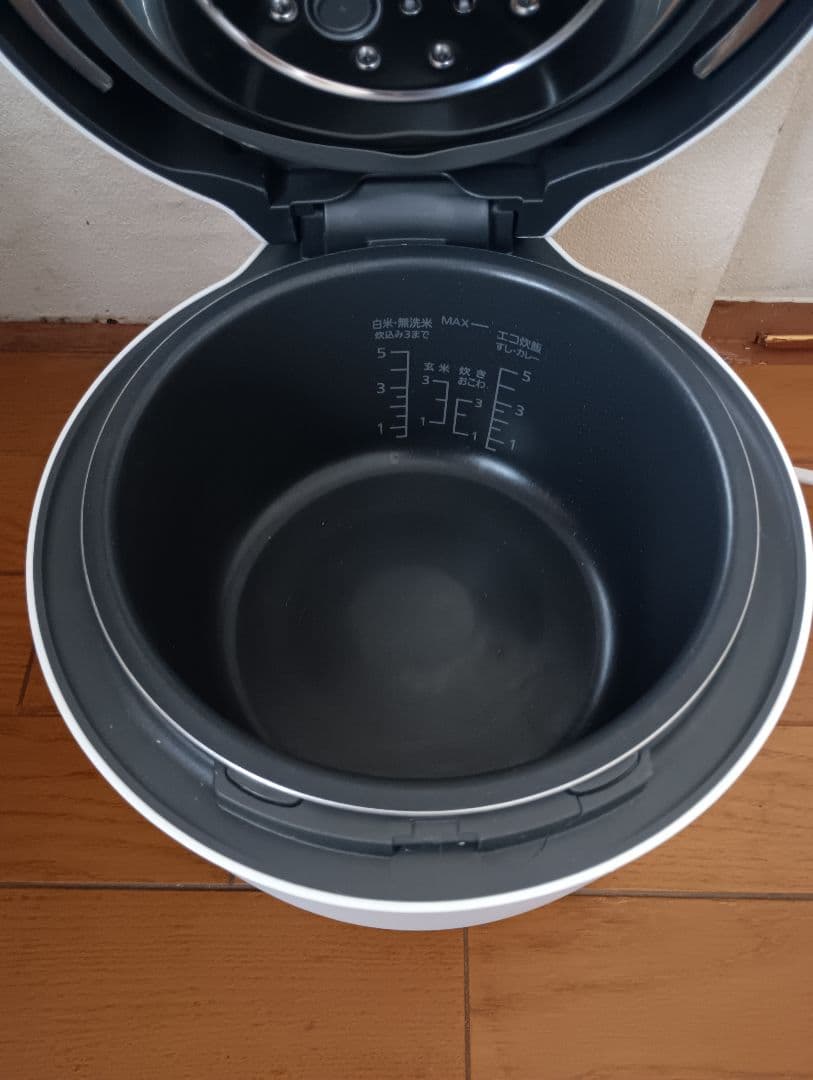 23年製❗パナソニック、圧力IH炊飯器(5.5合炊き）