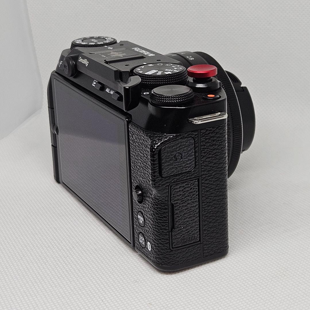 フジフィルム XM5 本体とFUJIFILM XF 27mmF2.8 R WR